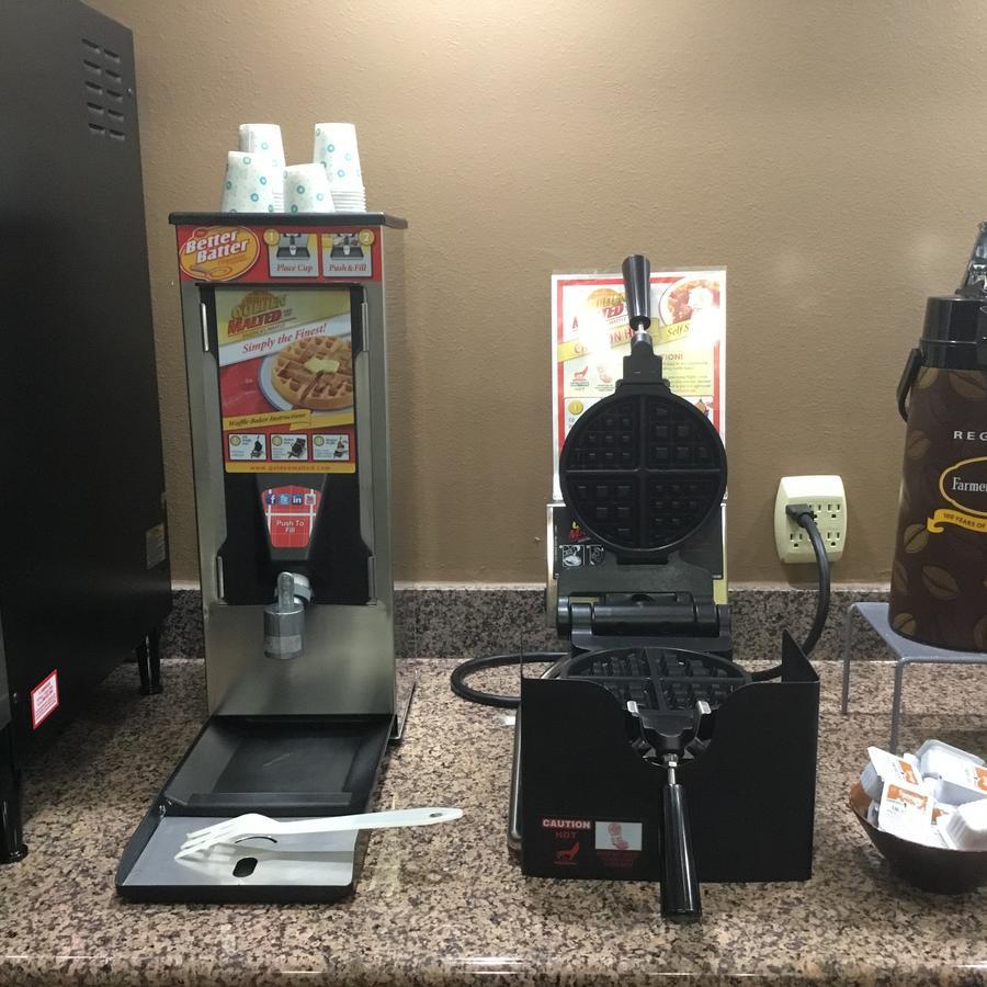 费尔菲尔德速8酒店 外观 照片